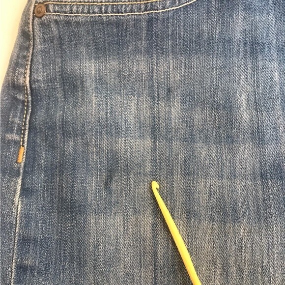 Old Navy High Rise Blue Denim Jean Skirt Distressed Raw Hem Women Size 10 - Picture 7 of 11